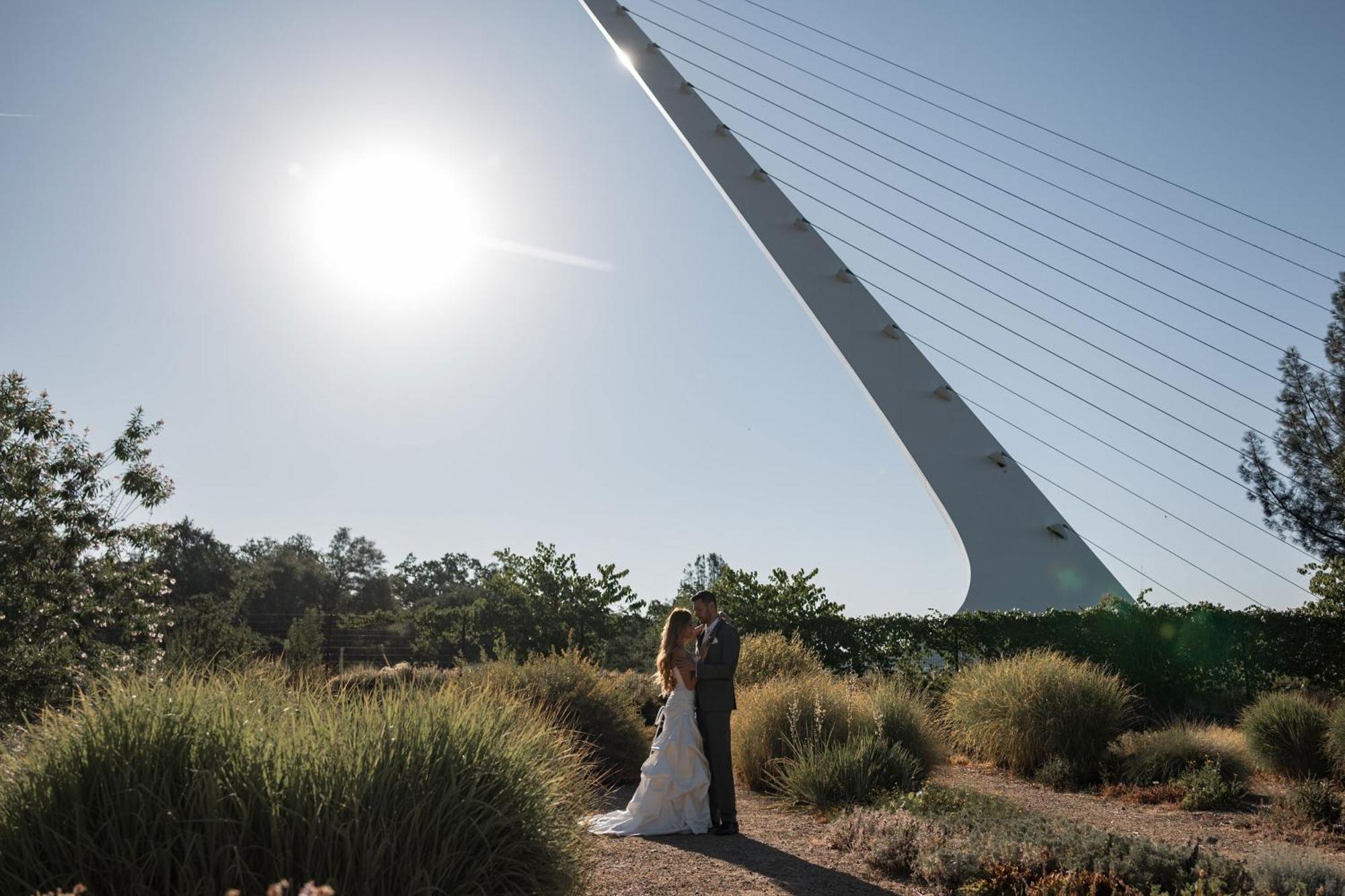 Sheraton Redding Hotel At The Sundial Bridge Exterior foto